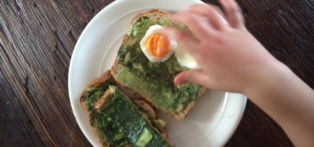 Avocado and spirulina toast – superfood breaky for kids (and adults)