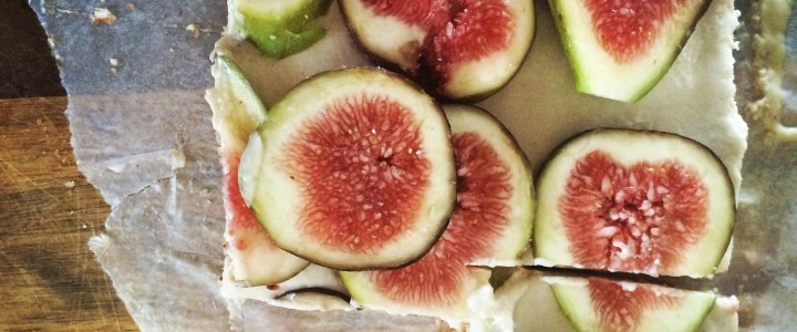 Raw caramel, cinnamon and walnut slice topped with fresh figs